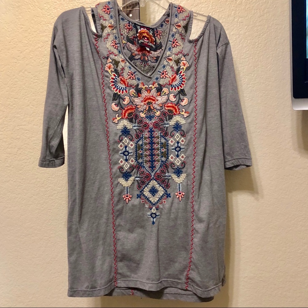 JOHNNY WAS Ninda Cold Shoulder Embroidered Tunic - Picture 5 of 8